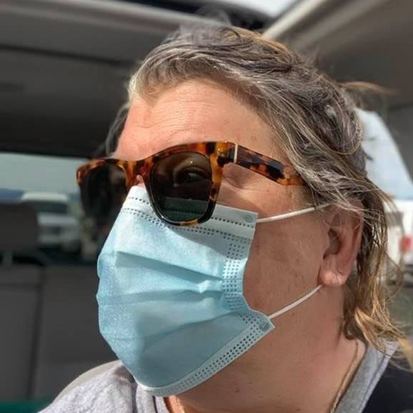 Meet your Posher, Liz - Picture 1 of 1